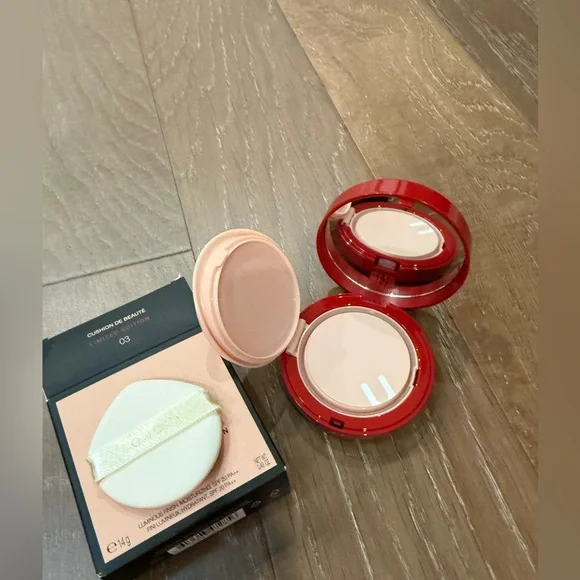 Gucci Cushion de Beauté Limited Luminous SPF 20 Moisturizing Foundation - Picture 5 of 10